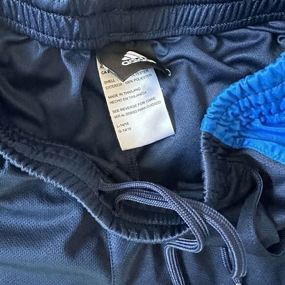 Adidas boys shorts size 14 - Picture 2 of 2